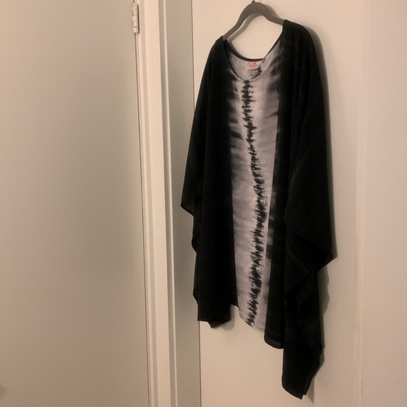 QuackerFactory tie- dye caftan with rhinestone embellishments - Picture 2 of 5